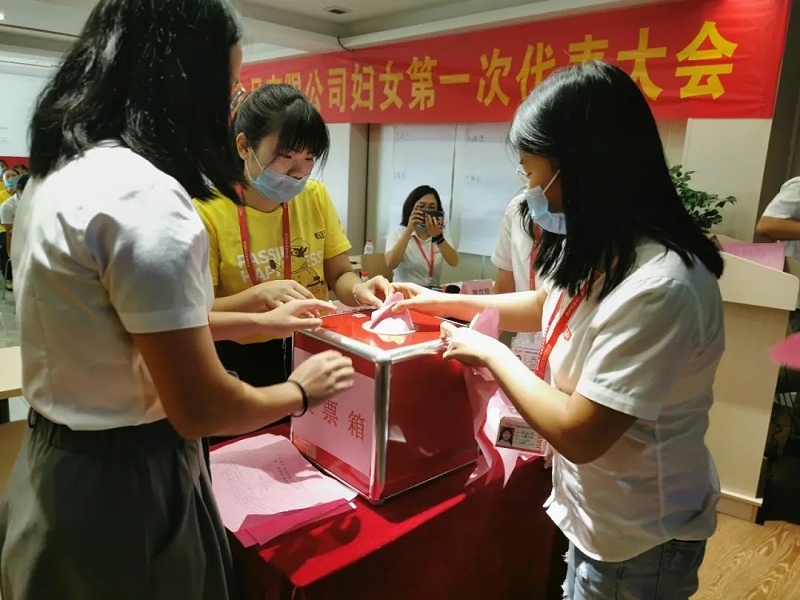 ϲѶ㶫ѸŮϻʽ (2)